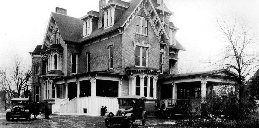 C. Glenn Richardson's first art showing at the Dole Mansion